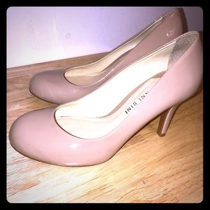 🚫SOLD🚫 Nude Gianni Bini heels